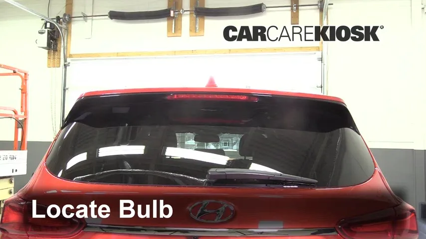 2020 Hyundai Santa Fe Limited 2.4L 4 Cyl. Éclairage Feu de freinage central (remplacer l'ampoule)